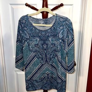 Super cute Pullover Sweater. Only worn a few times.